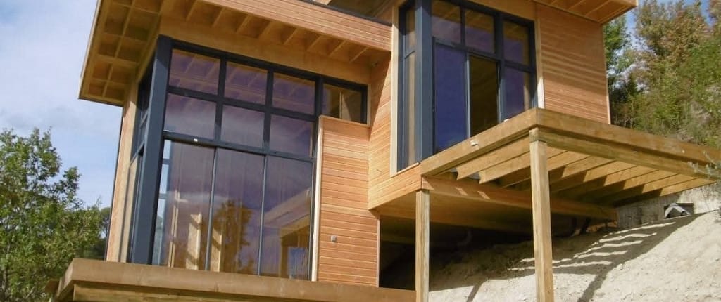 Maison en bois sur pilotis réalisée par Maison Bois Project